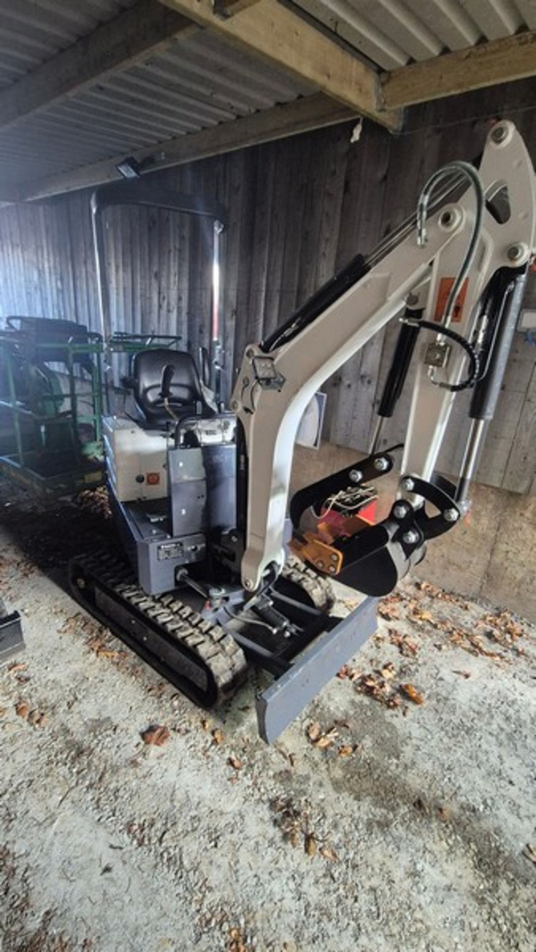 BOBDOG BD10 DIESEL MINI DIGGER FITTED WITH BUCKET & THUMB YEAR 2025 ...