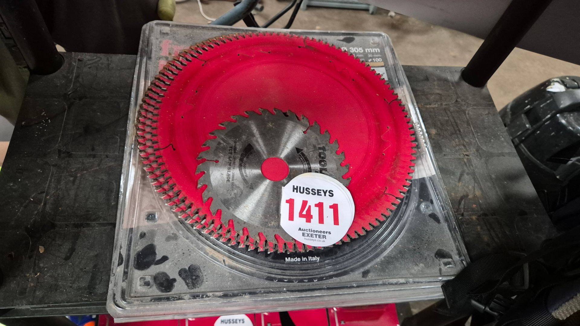 SAW BLADES *** No Vat On Hammer - Auctioneers Marg