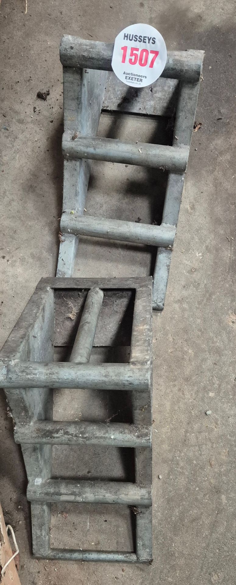 PR OF COMMERCIAL VEHICLE WHEEL CHOCKS *** No Vat O