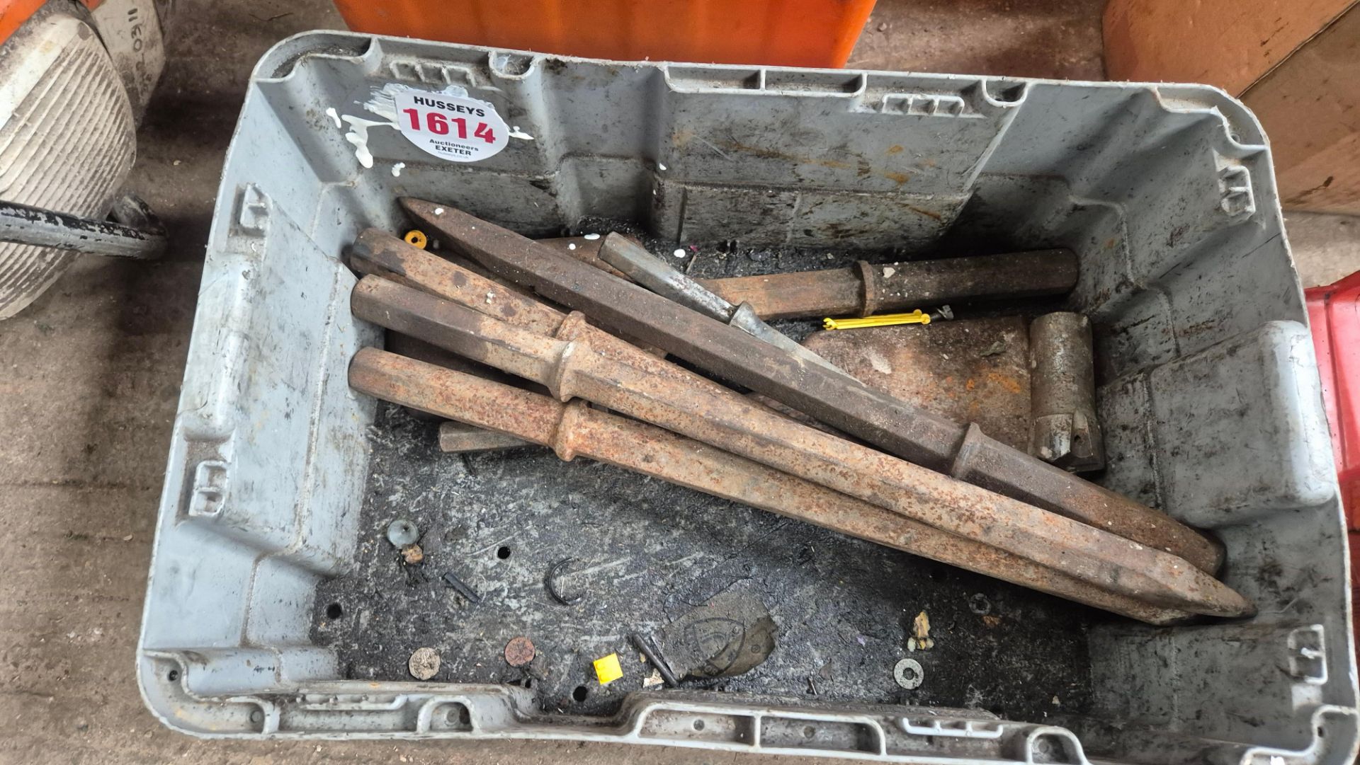 BOX OF STEELS *** No Vat On Hammer - Auctioneers