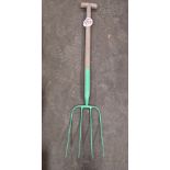 4 PRONG *** No Vat On Hammer - Auctioneers Margin