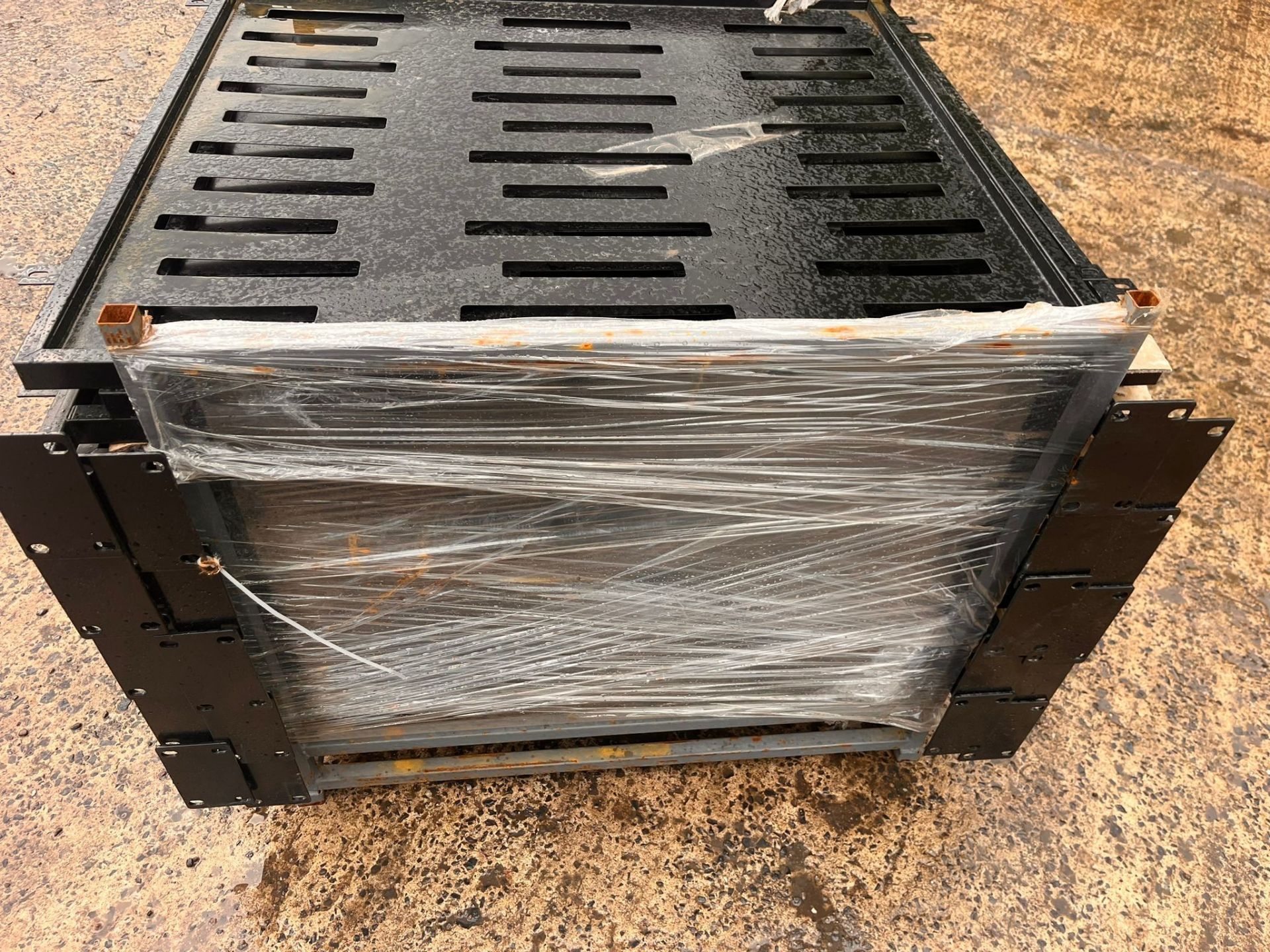 20 BLACK UNUSED GALVANISED IRON FENCE PANELS WITH BOLT DOWN FEET - Image 2 of 4