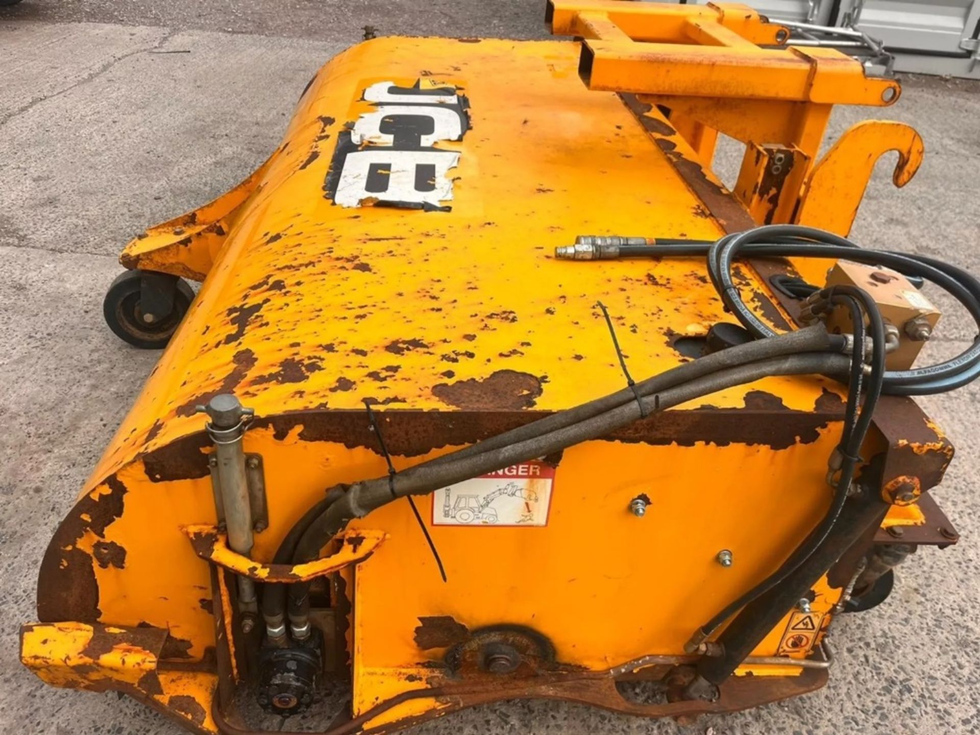 JCB TELEHANDLER HYDRAULIC ROAD BRUSH - Image 3 of 5