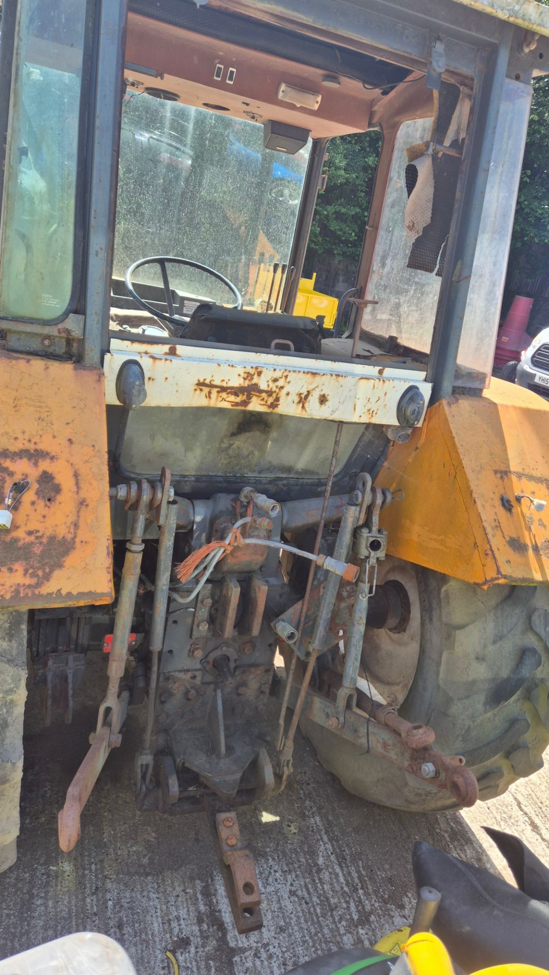 RENAULT 2WD TRACTOR NON RUNNER *** No Vat On Hamme - Image 4 of 5