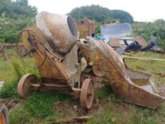 WINGET 10 CUBIC FOOT SELF LOADING MIXER, NOT CURRE