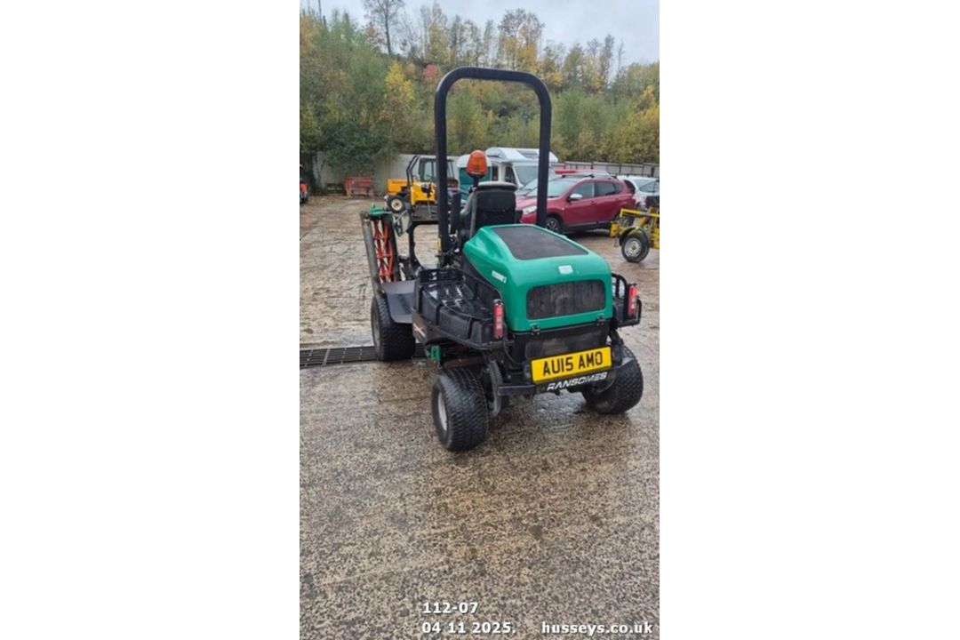 RANSOMES PARKWAY 3 TRIPLE MOWER 2015 SHOWING 837HR - Image 7 of 9