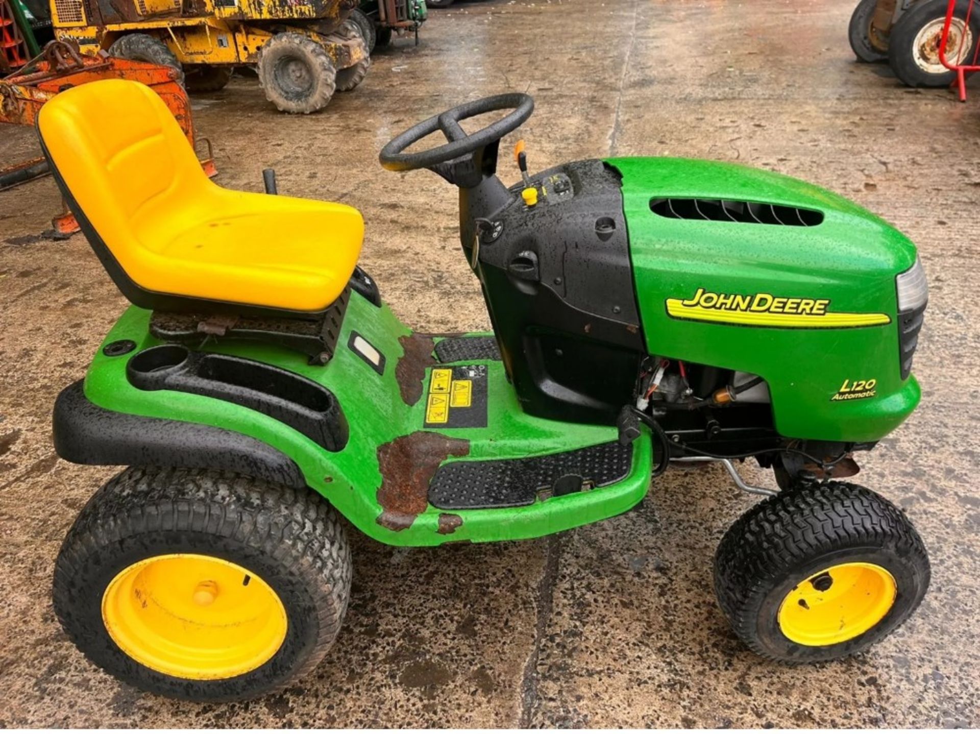 JOHN DEERE L120 GARDEN TRACTOR *** No Vat On Hamme