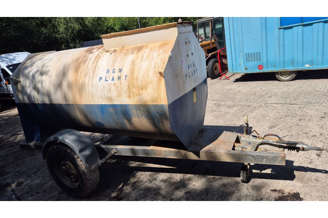 MAIN 2000 LITRE DIESEL BOWSER - Image 3 of 7