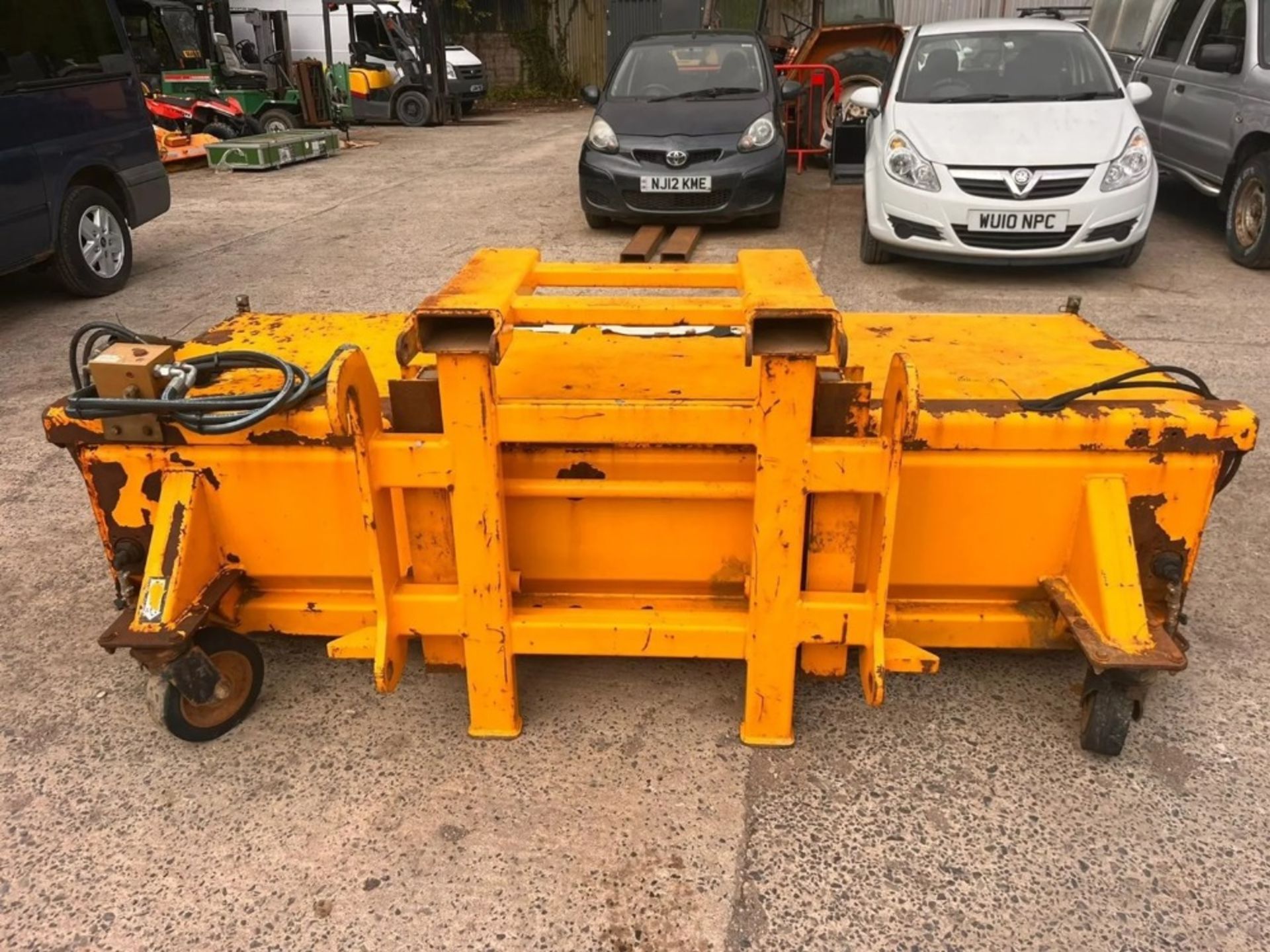 JCB TELEHANDLER HYDRAULIC ROAD BRUSH - Image 4 of 5