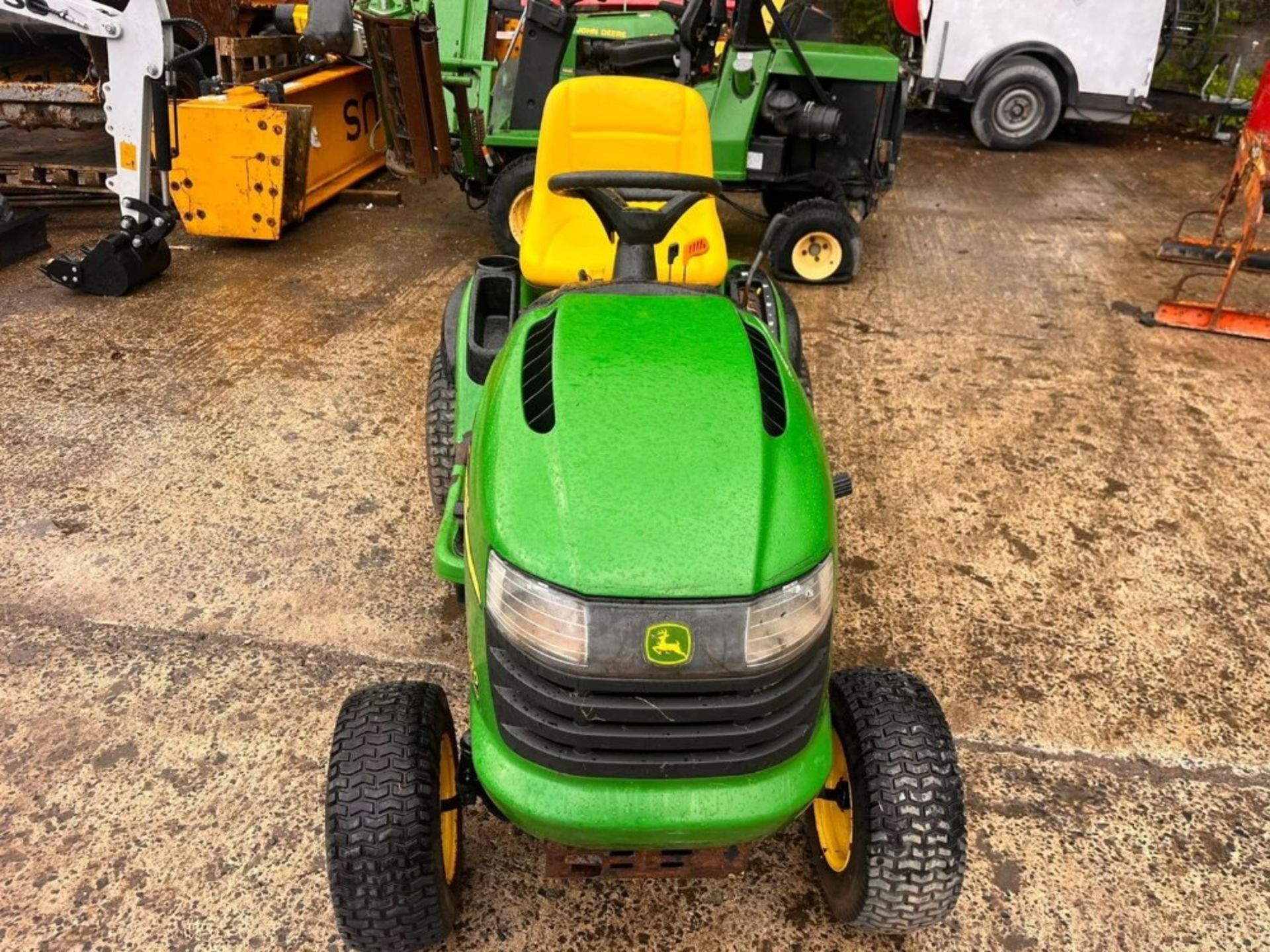 JOHN DEERE L120 GARDEN TRACTOR *** No Vat On Hamme - Image 2 of 12
