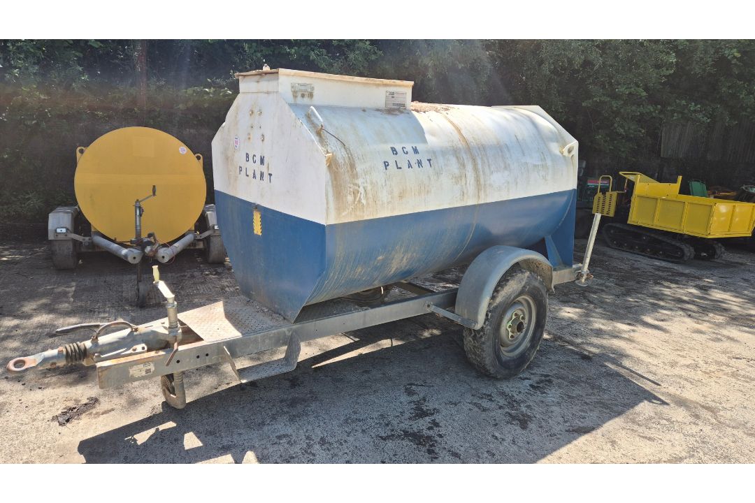 MAIN 2000 LITRE DIESEL BOWSER - Image 1 of 7