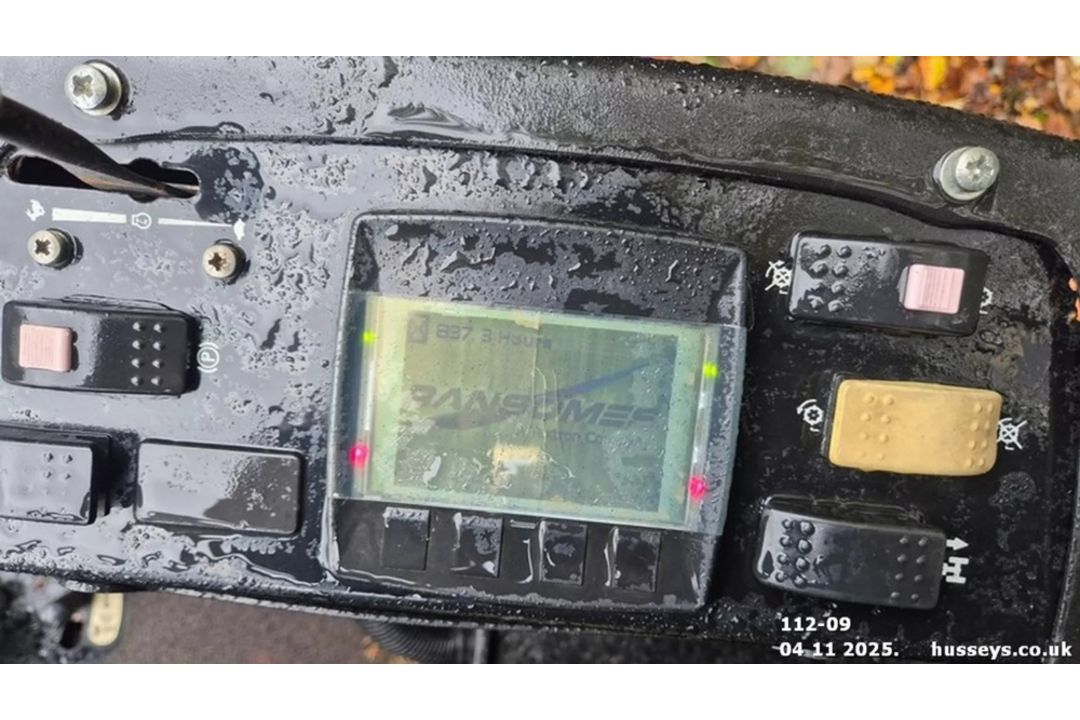 RANSOMES PARKWAY 3 TRIPLE MOWER 2015 SHOWING 837HR - Image 9 of 9
