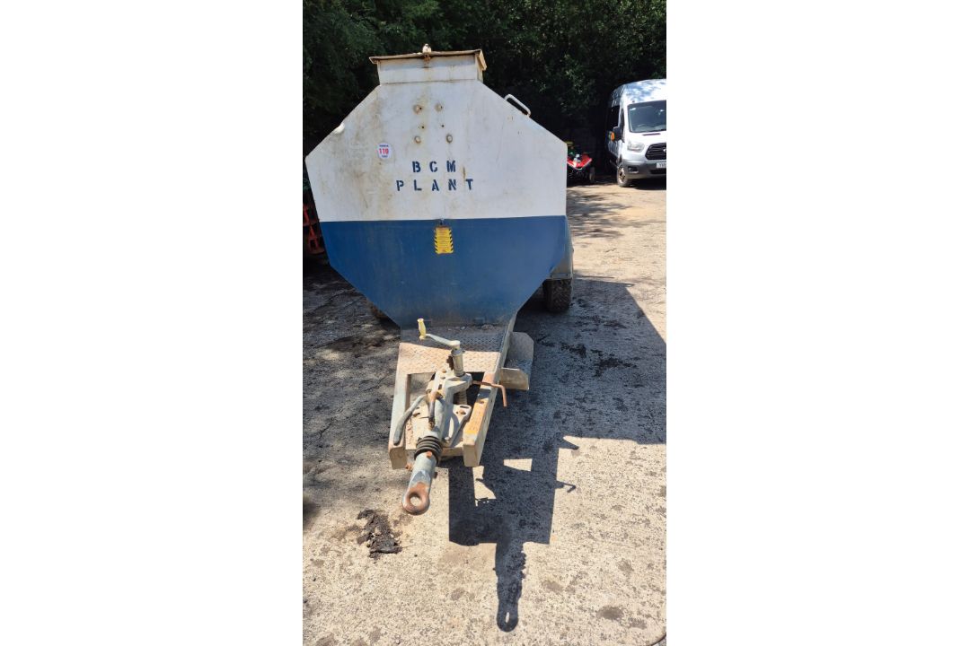 MAIN 2000 LITRE DIESEL BOWSER - Image 2 of 7
