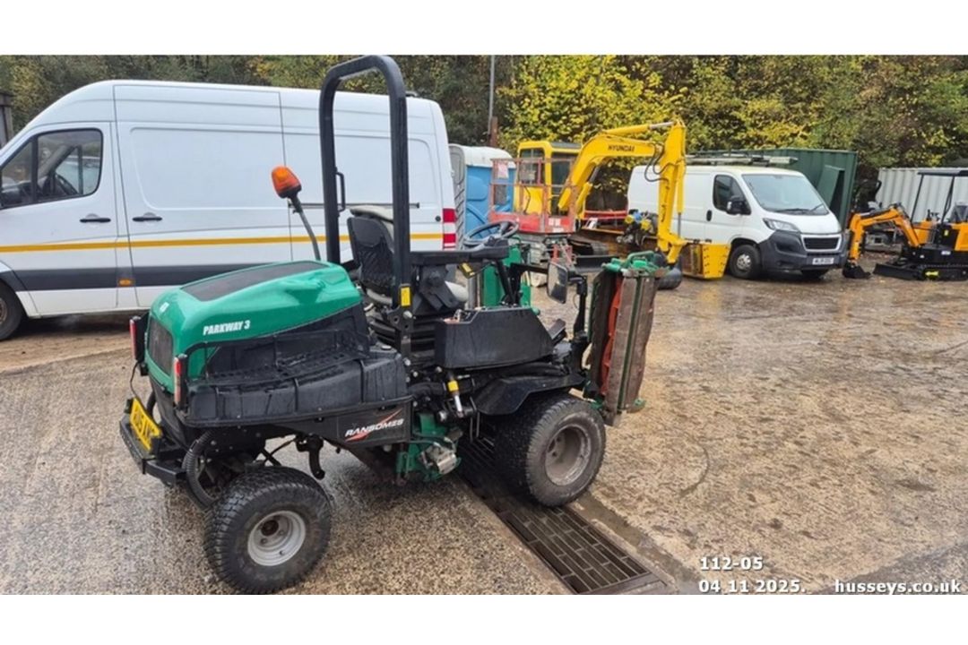 RANSOMES PARKWAY 3 TRIPLE MOWER 2015 SHOWING 837HR - Image 5 of 9