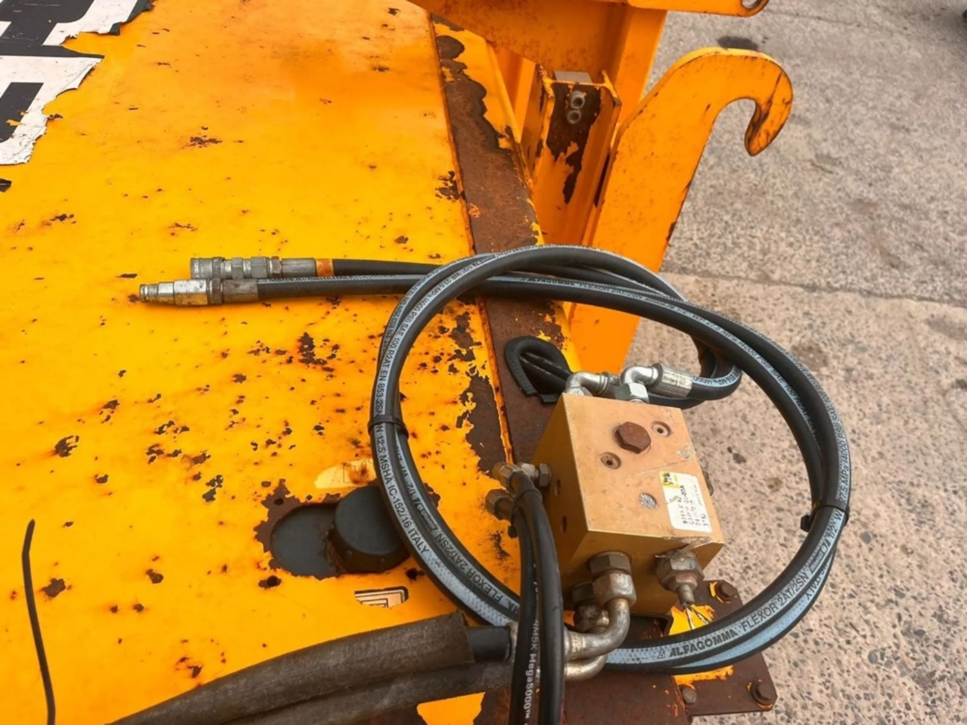 JCB TELEHANDLER HYDRAULIC ROAD BRUSH - Image 5 of 5