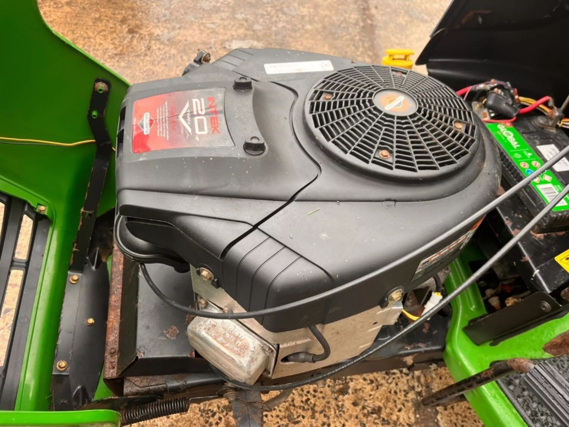 JOHN DEERE L120 GARDEN TRACTOR *** No Vat On Hamme - Image 10 of 12