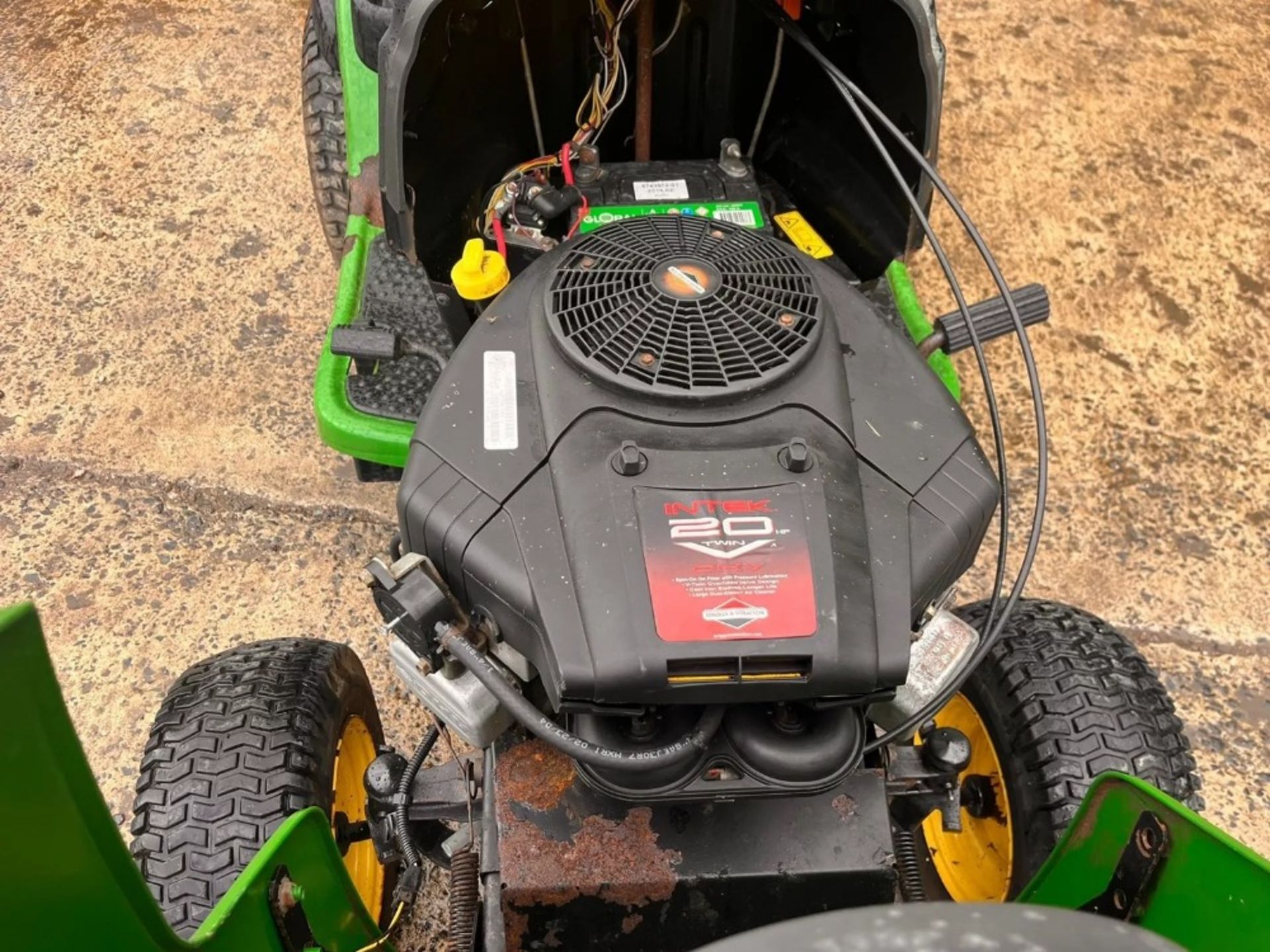 JOHN DEERE L120 GARDEN TRACTOR *** No Vat On Hamme - Image 7 of 12