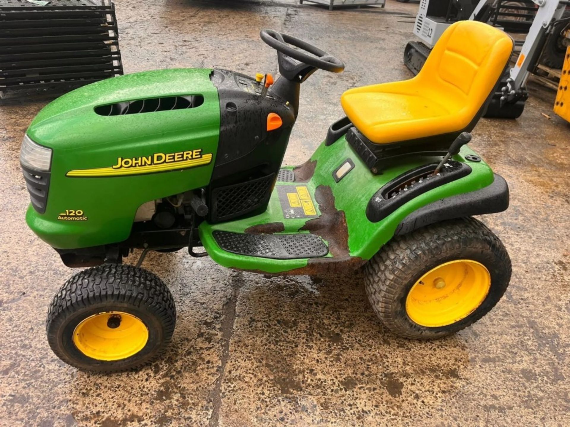 JOHN DEERE L120 GARDEN TRACTOR *** No Vat On Hamme - Image 5 of 12