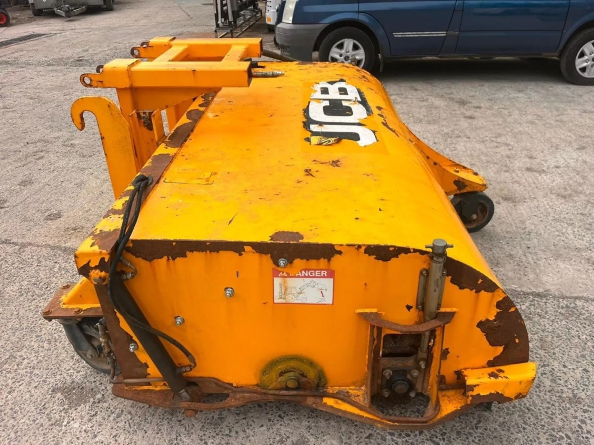 JCB TELEHANDLER HYDRAULIC ROAD BRUSH - Image 2 of 5