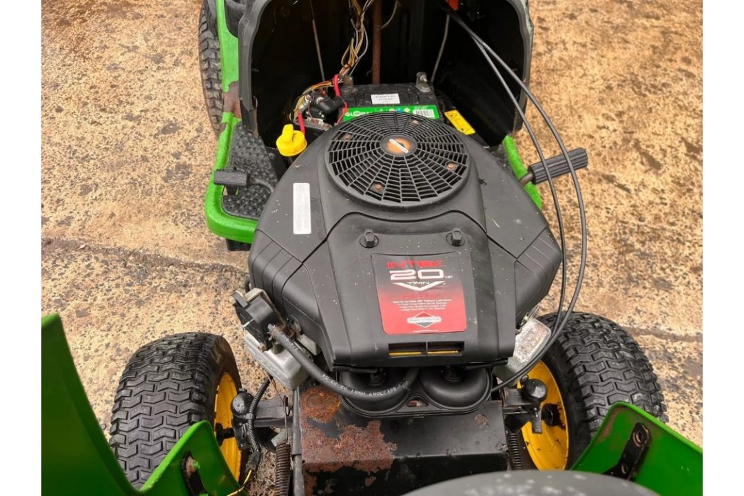 JOHN DEERE L120 GARDEN TRACTOR - Image 7 of 12