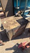 WHEEELD CUPBOARD & VICE *** No Vat On Hammer - Auc