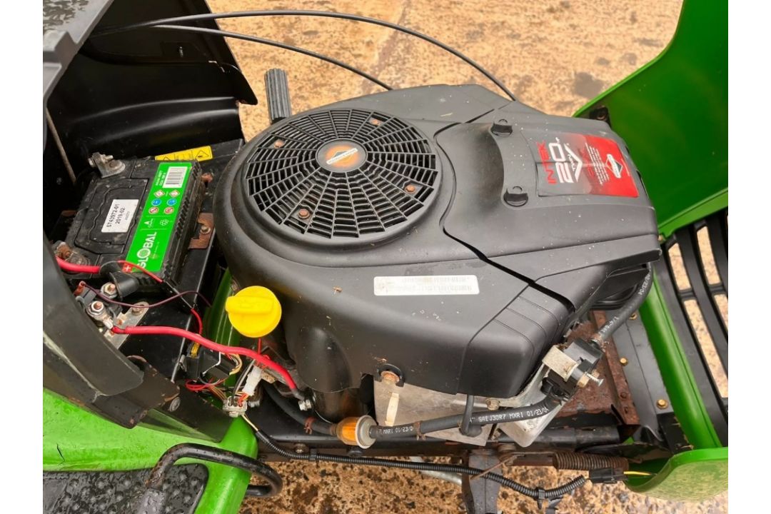 JOHN DEERE L120 GARDEN TRACTOR - Image 6 of 12
