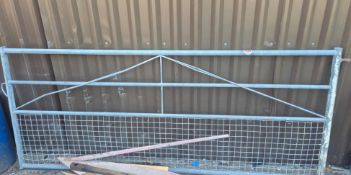 HALF MESH GATE