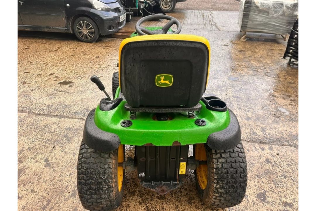JOHN DEERE L120 GARDEN TRACTOR - Image 4 of 12