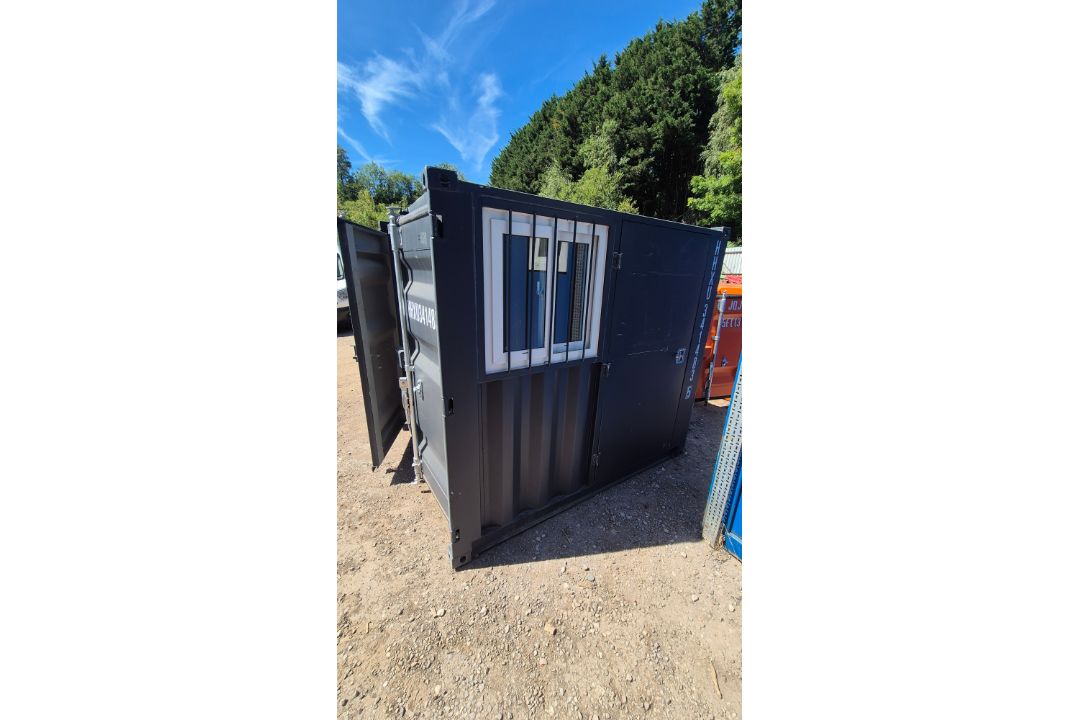 7FT4 SITE OFFICE/STORE UNUSED SIDE DOOR & FORK POC - Image 4 of 5