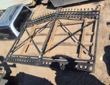 DRIVEWAY/ENTRANCE GATE