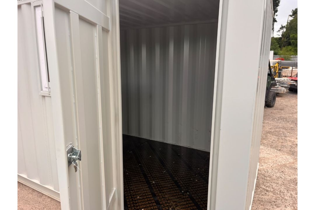 11FT STORAGE CONTAINER/SITE OFFICE UNUSED C.W PEDE - Image 5 of 8