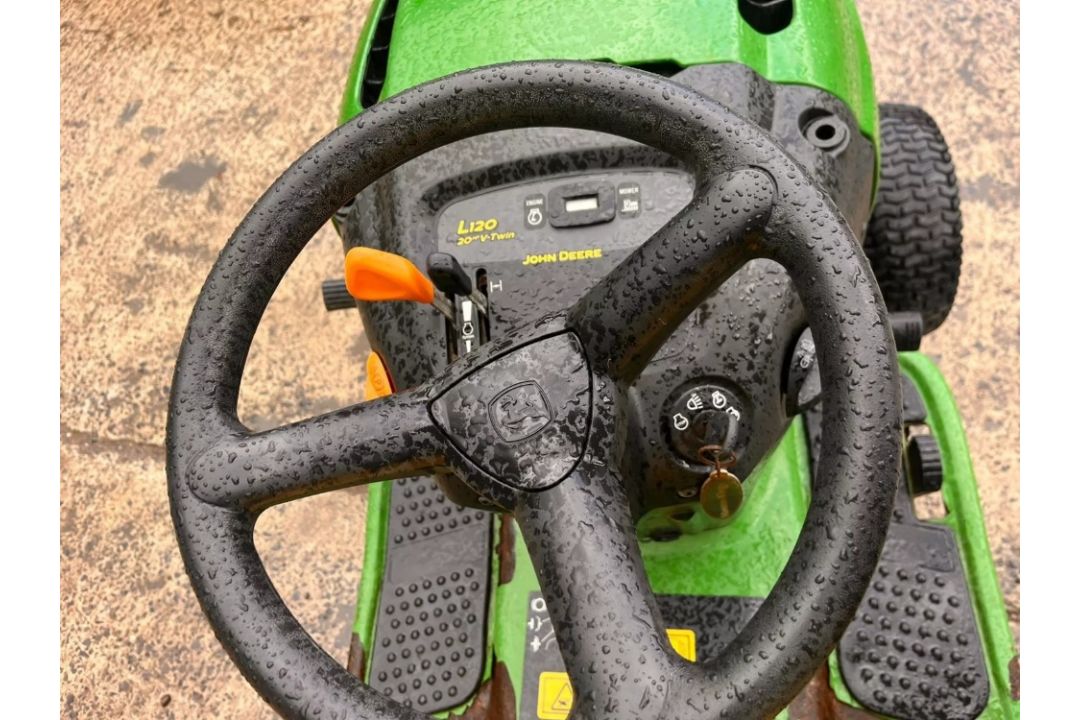JOHN DEERE L120 GARDEN TRACTOR - Image 3 of 12