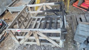 WOODEN STILLAGE *** No Vat On Hammer - Auctioneers