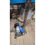 BENCH GRINDER & STAND *** No Vat On Hammer - Aucti