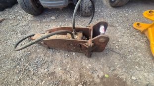 HYDRAULIC BREAKER