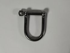 Approximately one hundred Gloma Large Shackles, 10mm (REF: 505).