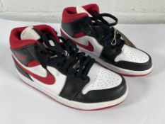 A pair of pre-owned Nike Air Jordan high top (UK 6).
