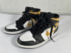 A pair of pre-owned Nike Air Jordan high top (UK 6).