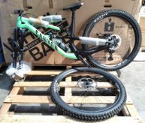 A pre-owned Canyon Spectral CF model M121, frame size L, category 4 mountain bike (sprocket teeth wo