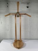 A Wooden Stand for Lorica Segmentata, Helmet, etc (via Battle Merchant).