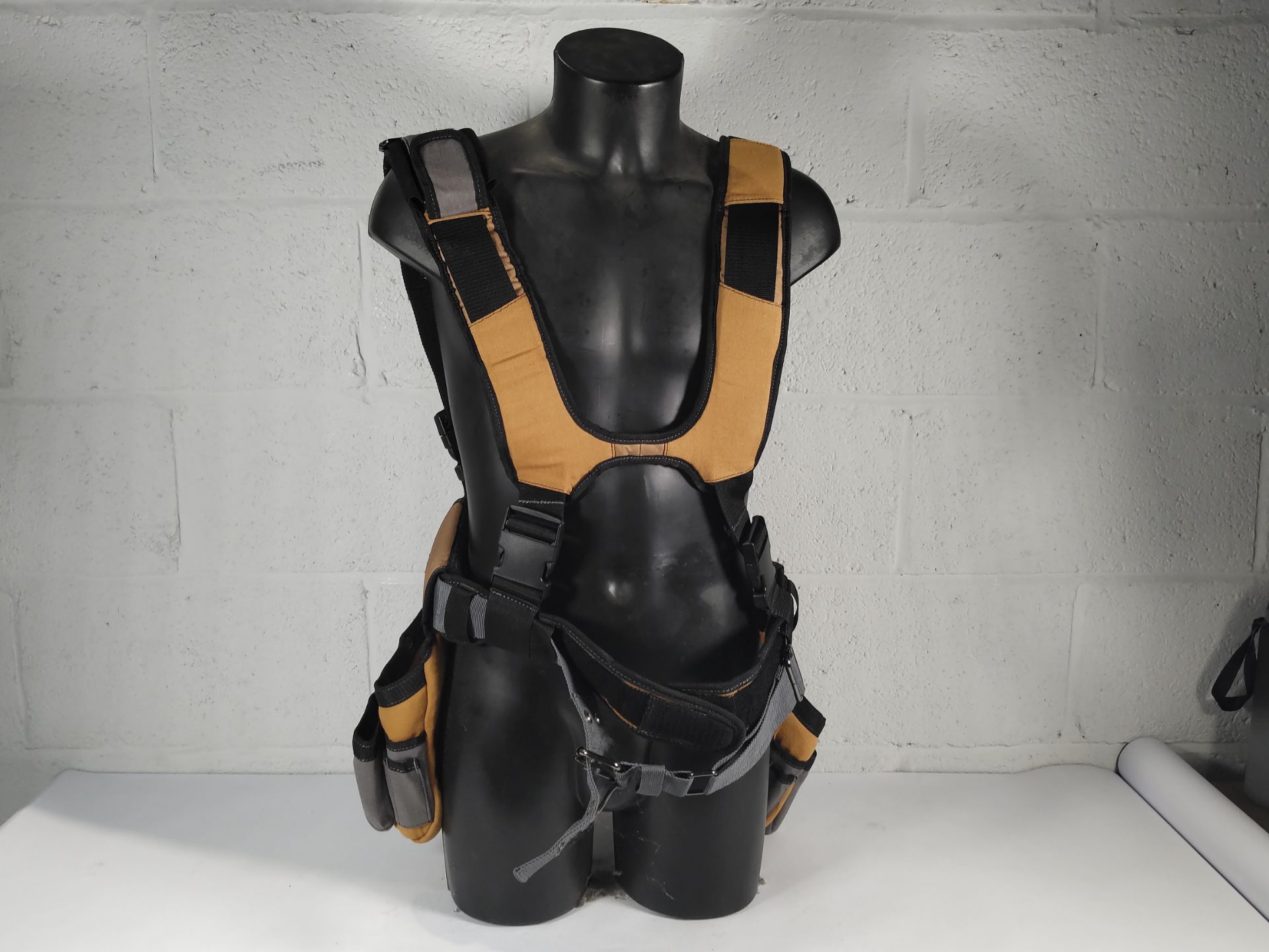 As new Dickies Professional Carpenter's Suspension Rig (PN: 57023).