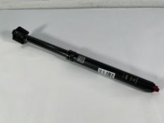 A Rockshox Reverb 31.6, 175mm Travel seat post.