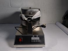 A pre-owned Xeoleo FQ-2205A DZ Waffle baker.