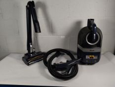 Pre-owned Shark Dynamic Bagless Vacuum Cleaner CZ250UKTDB 66.