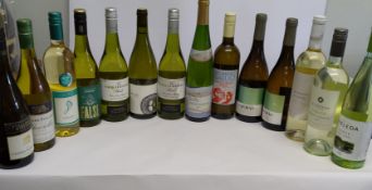Fourteen assorted white wines to include Esporao reserve 2023, Ha Pasado Un Angel semi Dulce, El Por