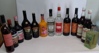 Two Pimm's No1 original spirits 2 x 1L, two Quinta Da Vacaria reserve tawny Porto 2 x 750ml, two Bai