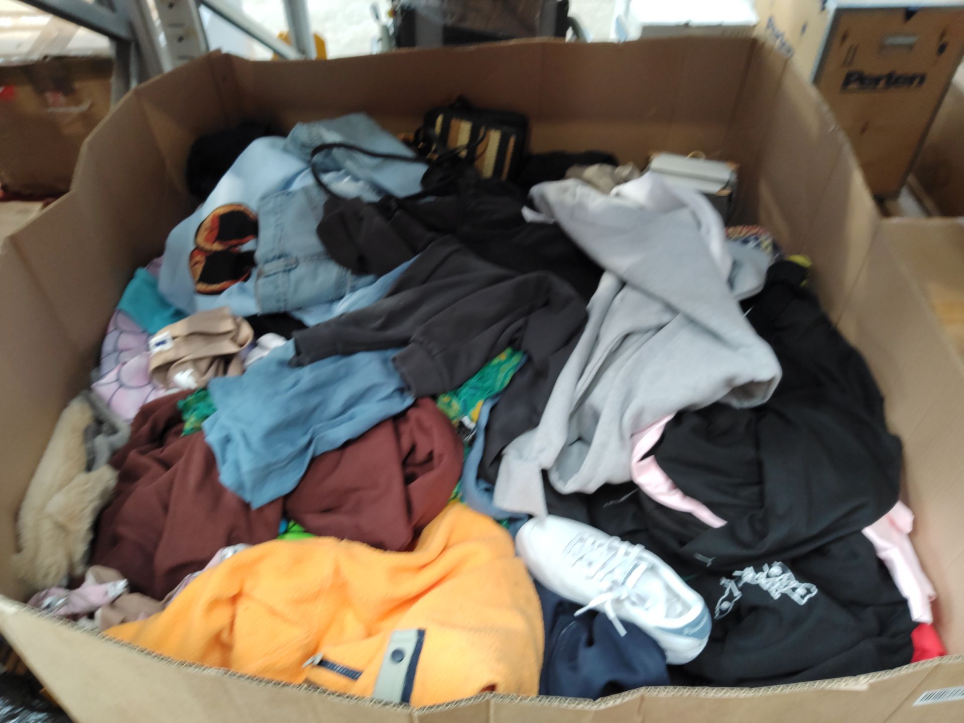 A quantity of assorted pre-owned clothing and related. - Image 2 of 3