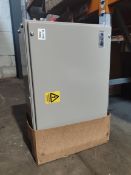 An Eton Bursbar Chamber 200A, four pole normal length 550ml (some minor scratches).