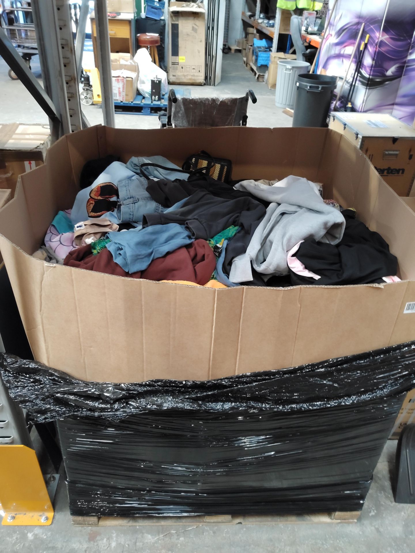 A quantity of assorted pre-owned clothing and related. - Image 3 of 3
