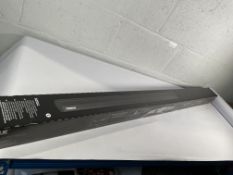 A boxed as new Thule Wingbar EVO 150, black (711520).